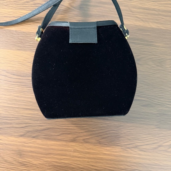 Cache Vintage Y2K Black Velvet and Satin Crossbody Evening Bag - Picture 4 of 12